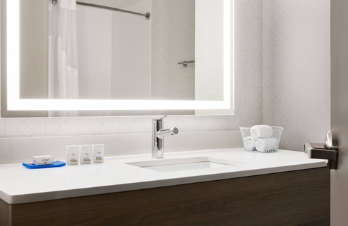 Greenville Downtown Hotel | Holiday Inn Express & Suites Greenville - Downtown by IHG
