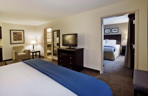 Moultrie Hotel | Holiday Inn Express & Suites Moultrie by IHG
