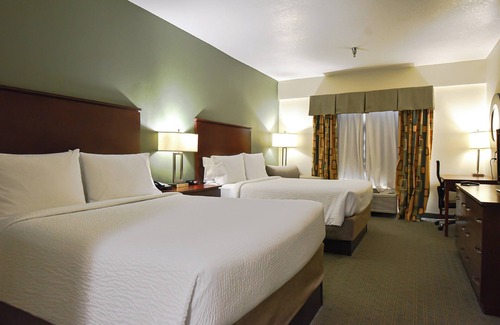 Cocoa Hotel | Holiday Inn Express & Suites Cocoa by IHG