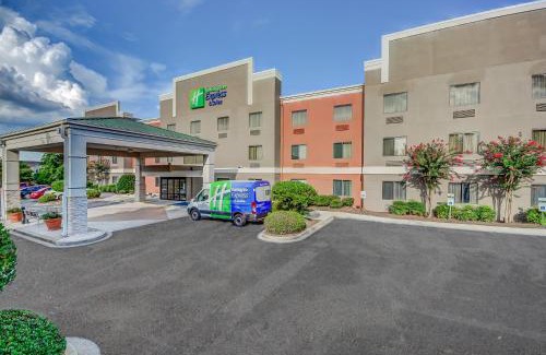 Greenville - Spartanburg Hotel | Holiday Inn Express & Suites Greenville Airport i85 by IHG