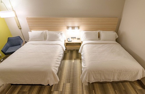 Beavercreek Hotel | Holiday Inn Express & Suites Dayton East - Beavercreek by IHG