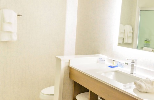 Beavercreek Hotel | Holiday Inn Express & Suites Dayton East - Beavercreek by IHG