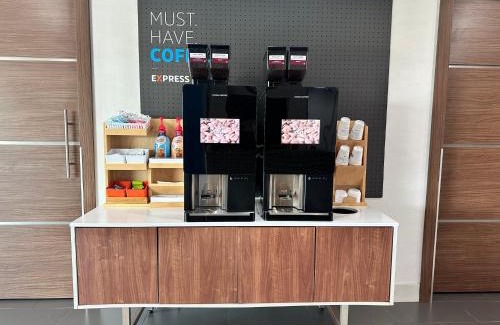 Kearney Hotel | Holiday Inn Express & Suites Kearney by IHG