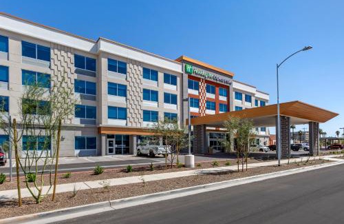 Governmental Mall Hotel | Holiday Inn Express & Suites - Phoenix Dwtn - State Capitol by IHG