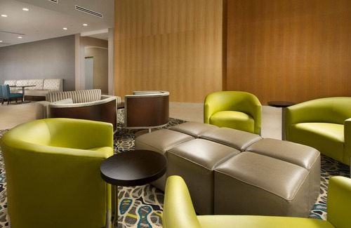 Waco Hotel | Holiday Inn Express & Suites Waco South by IHG