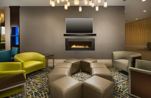 Waco Hotel | Holiday Inn Express & Suites Waco South by IHG