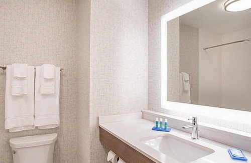 Troutville Hotel | Holiday Inn Express Troutville by IHG