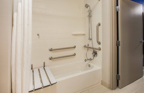 Fossil Creek Hotel | Holiday Inn Express and Suites Haltom City Ft Worth by IHG