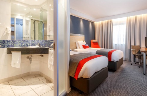Walsall Hotel | Holiday Inn Express Walsall M6J10 by IHG