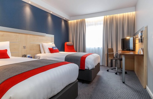 Walsall Hotel | Holiday Inn Express Walsall M6J10 by IHG