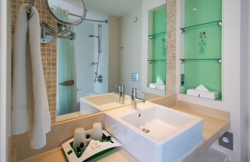 Stevenage Hotel | Holiday Inn Stevenage by IHG