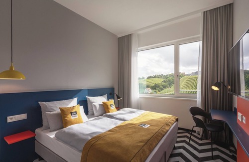 Feuerbach-Ost Hotel | Holiday Inn - the niu, Form Stuttgart Feuerbach by IHG