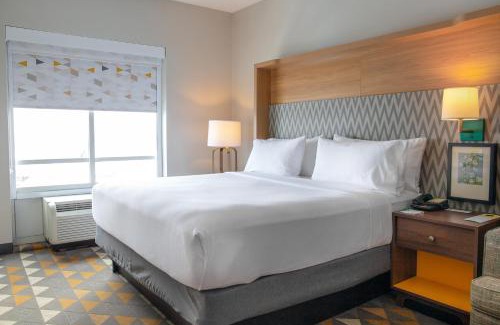 Maumee Hotel | Holiday Inn Toledo - Maumee I-80/90 by IHG
