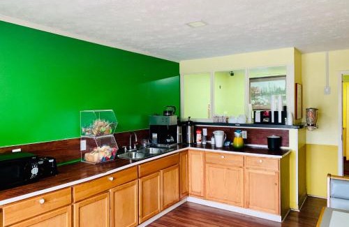 Greensboro Hotel | Holiday Lodge - Greensboro/Lake Oconee