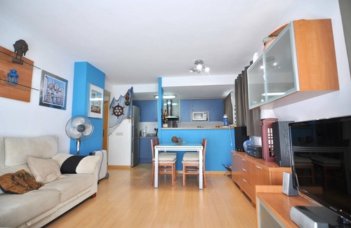 Santa Margarida Apartment | Holiday rental in Roses, Costa Brava: 2-bedroom apartment with terrace and communal pool, 2 km from Santa Margarita beach.