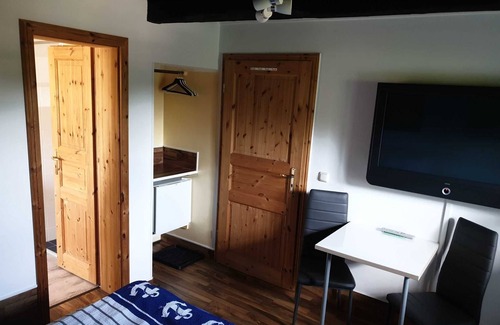 Hinrichshagen Cottage | Holiday Room 4 - restaurant and boarding Schinkenkrug - Property 50882