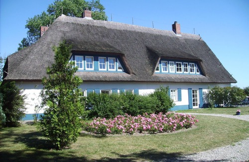 Altenkirchen Apartment | Holiday under the thatched roof - Flat 7