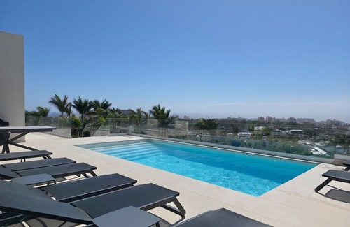 El Madronal Villa | Holiday Villa 'Karat Caldera' with Sea View, Wi-Fi and Air Conditioning