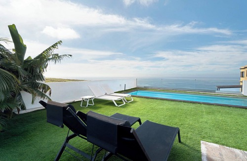 Adeje Villa | Holiday Villa 'Tulio Homme 2' with Sea Views, Private Pool and Wi-Fi