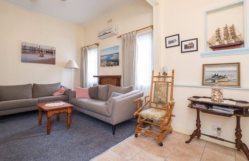 Inverloch House | Holidays at Hopetoun!