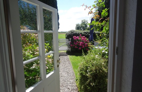 Pommerby Apartment | Holidays by the sea in a historic thatched house: WiFi, 2 Smart TVs, sauna from 2022