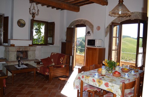 Asciano House | Holidays in apartment with swimming pool in Tuscany Siena