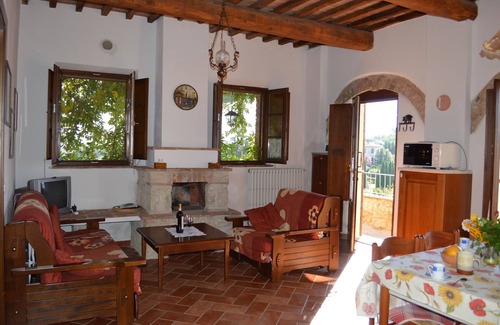 Asciano House | Holidays in apartment with swimming pool in Tuscany Siena