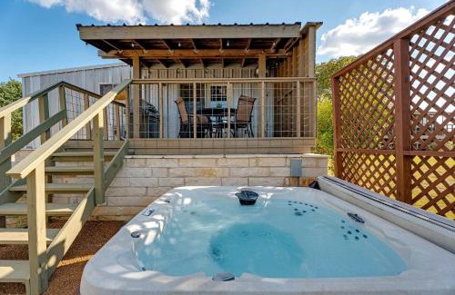 Fredericksburg House | Hollmig Cabin - Private Hot Tub