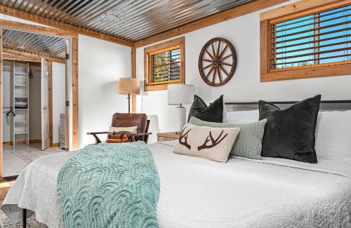Fredericksburg House | Hollmig Cabin - Private Hot Tub