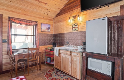 Fredericksburg Cabin | Hollmig Sunset View 1 Bedroom Cabin by RedAwning