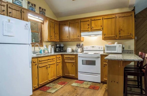 Blairsville House | Holly Cabin Creekside Calm