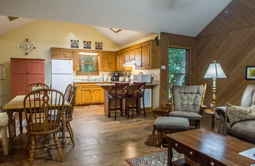Blairsville Cabin | Holly Cabin on Town Creek, in the NE Mountains of Blairsvillen2 WEEKS MAX STAY!