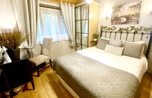 York House | Holly Lodge 14 Hot Tub