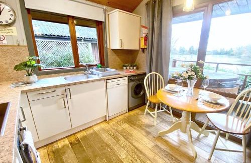 York House | Holly Lodge 14 Hot Tub