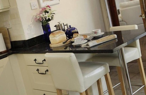 Crynant House | Holly Tree Lodge in the beautiful Swansea