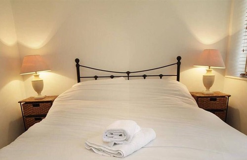 Crynant House | Holly Tree Lodge in the beautiful Swansea
