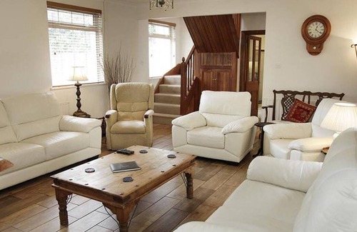 Crynant House | Holly Tree Lodge in the beautiful Swansea