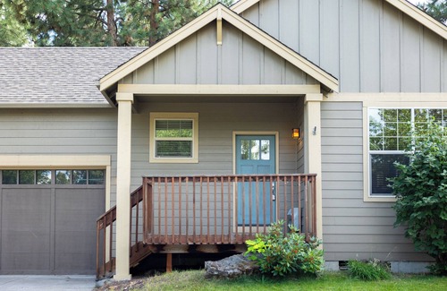 Southwest Bend House | Hollygrape Hideaway – Quiet Home for 6, Pet Friendly and Close to Downtown!