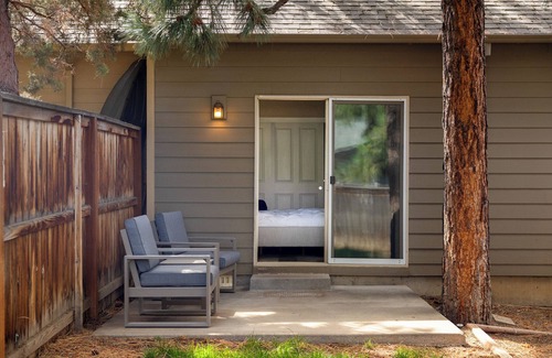 Southwest Bend House | Hollygrape Hideaway – Quiet Home for 6, Pet Friendly and Close to Downtown!