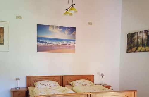 Hinrichshagen Apartment | Holz 100 Haus EZ Süd - Guesthouses Eva-Maria and Reinhard Köhler