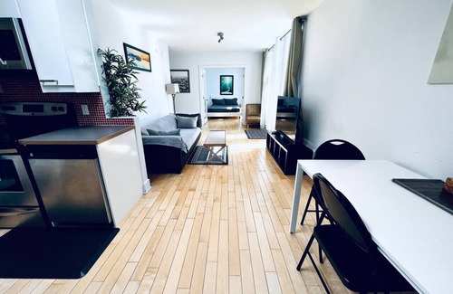 Viauville Apartment | Homa 1 | A haven of light | WiFi | Workdesk | AC