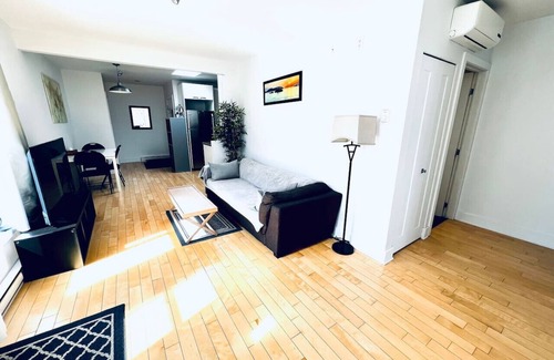 Viauville Apartment | Homa 1 | A haven of light | WiFi | Workdesk | AC