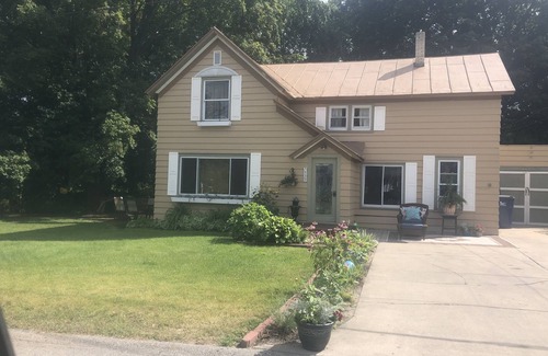 Central Lake House | Home 2 blocks from lake