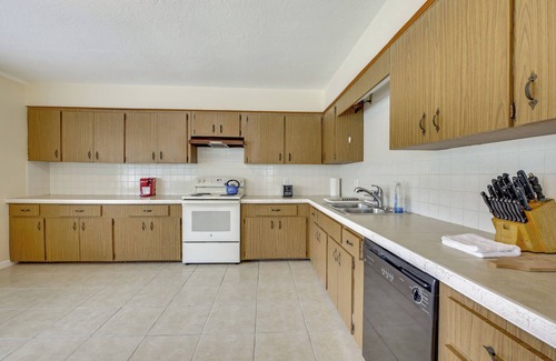 Homosassa House | Home 3 Mi to Homosassa Springs Wildlife State Park