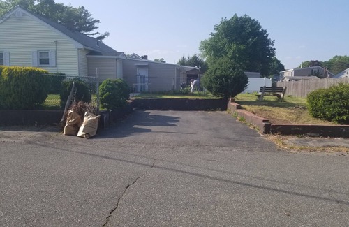 Randolph Apartment | Home away from home. 12 Mins from shopping Mall.