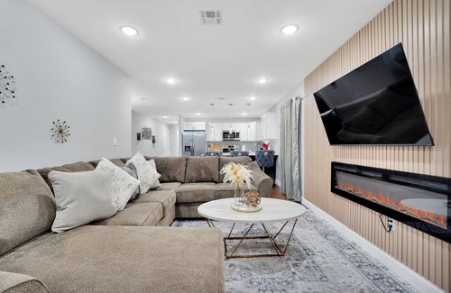 Newark Apartment | Home away from home 2