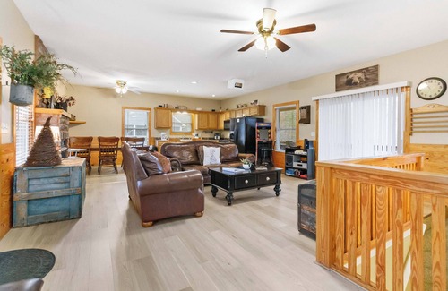 Sloans Valley House | Home Away From Home 25R- Fun, Lake Cumberland, Golf Carts, Pickleball, Pool