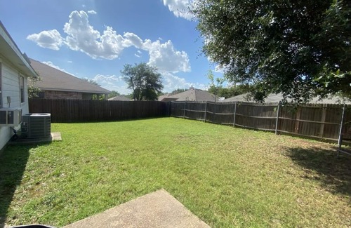 Oak Cliff House | Home Away from Home 3-bedroom house in brilliant Dallas with WiFi, AC