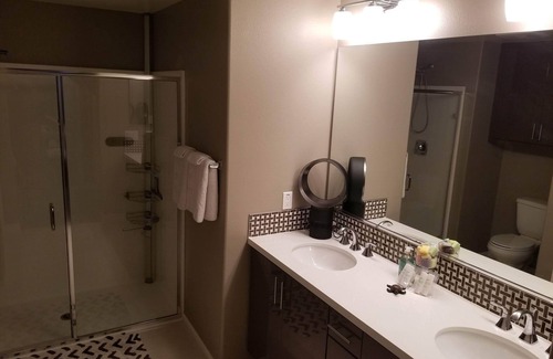 Anaheim Colony Historic District Condo | Home away from home across Anaheim Packing District near Anaheim attractions.nn
