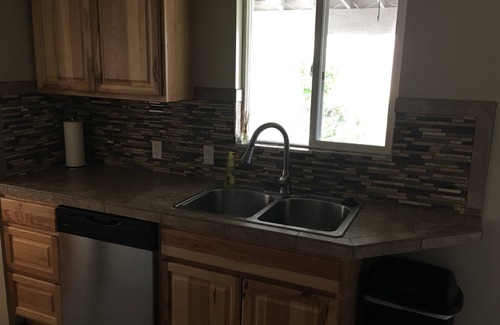 Richland House | Home away from home. Clean and cozy 3 bedroom, 1 bath in Richland, WA